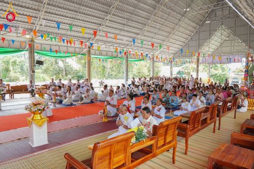 ภาพ No.169887:พิธีทอดกฐิน ณ วัดรัตนปทุม  จ.ร้อยเอ็ด ในโครงการกฐินสามัคคีทั่วไทย 30,000 วัด บูชาธรรม 80 ปี หลวงพ่อธัมมชโย โดยคณะศิษยานุศิษย์วัดพระธรรมกาย วันที่ 26 ตุลาคม พ.ศ. 2567