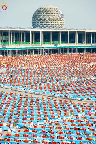 ภาพ No.219548:วันอังคารที่ 22 เมษายน พ.ศ. 2568 พิธีถวายมหาสังฆทานคณะสงฆ์ 40,000 กว่าวัดทั่วประเทศ เนื่องในวันคุ้มครองโลก ณ วัดพระธรรมกาย จ.ปทุมธานี