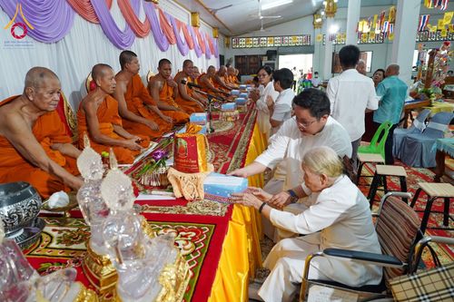 ภาพ No.170523:พิธีทอดกฐิน ณ วัดทองประดิษฐ์ จ.สุพรรณบุรี ในโครงการกฐินสามัคคีทั่วไทย 30,000 วัด บูชาธรรม 80 ปี หลวงพ่อธัมมชโย โดยคณะศิษยานุศิษย์วัดพระธรรมกาย วันที่ 27 ตุลาคม พ.ศ. 2567