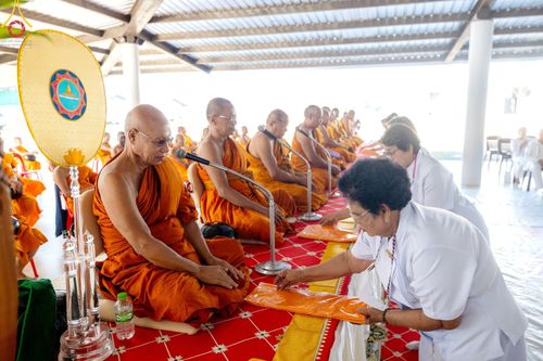 ภาพ No.123851:พิธีถวายสังฆทาน 323 วัด 4 จังหวัดชายแดนภาคใต้ ครั้งที่ 166 ณ ศูนย์ปฏิบัติธรรมภาคใต้ อ.บางกล่ำ จ.สงขลา วันเสาร์ที่ 17 กุมภาพันธ์ พ.ศ. 2567