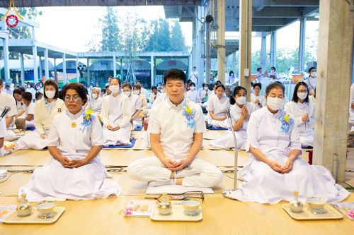 ภาพ No.106658:พิธีถวายภัตตาหารเป็นสังฆทาน แด่คณะพระธรรมยาตราฯ ในโครงการธรรมยาตรากตัญญูบูชา มหาปูชนียาจารย์ พระมงคลเทพมุนี(สด จนฺทสโร) พระผู้ปราบมาร อนุสรณ์สถาน 7 แห่ง ปีที่ 12 วันที่ 6 มกราคม พ.ศ. 2567 ณ อนุสรณ์สถานโลตัสแลนด์ จ.สุพรรณบุรี