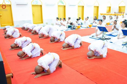 ภาพ No.101044:พิธีบรรพชาธรรมทายาท ในโครงการอุปสมบทบูชาธรรม มหาปูชนียาจารย์ พ.ศ. 2566 ณ วัดหนองไผ่ล้อม จ.ปราจีนบุรี วันที่ 2 ธันวาคม พ.ศ. 2566