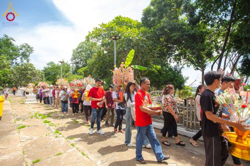 ภาพ No.169979:พิธีทอดกฐิน ณ วัดเขาสมอระบัง จ.เพชรบุรี ในโครงการกฐินสามัคคีทั่วไทย 30,000 วัด บูชาธรรม 80 ปี หลวงพ่อธัมมชโย โดยคณะศิษยานุศิษย์วัดพระธรรมกาย วันที่ 26 ตุลาคม พ.ศ. 2567