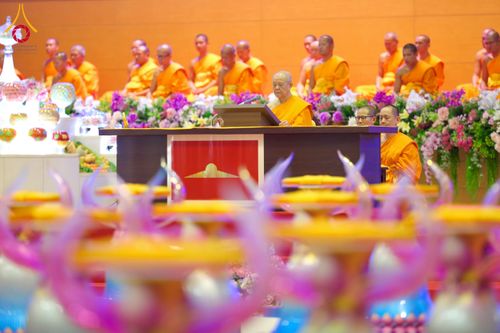 ภาพ No.215677:วันอาทิตย์ต้นเดือนที่ 6 เมษายน พ.ศ. 2568 พิธีทอดผ้าป่าสมทบ เพื่องานถวายมหาสังฆทาน 40,000 กว่าวัดทั่วประเทศ ณ สภาธรรมกายสากล วัดพระธรรมกาย