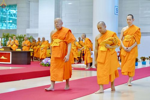 ภาพ No.236184:วันที่ 3 สิงหาคม พ.ศ. 2568 พิธีมุทิตาสักการะพระภิกษุ ผู้สอบได้เปรียญธรรม 9 ประโยค ระดับโลก ปีที่ 37, พิธีมอบโล่และทุนการศึกษา สำนักเรียนบาลีดีเด่นทั่วประเทศ ณ ห้องแก้วสารพัดนึก 1 วัดพระธรรมกาย