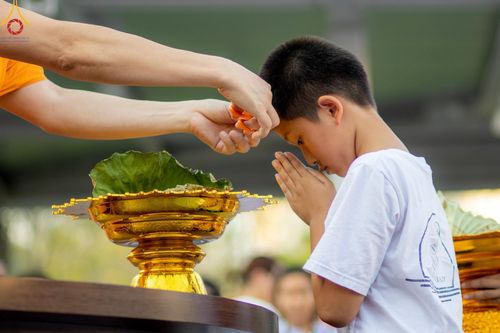 ภาพ No.132869:พิธีตัดปอยผม โครงการหน่อแก้วเปรียญธรรม รุ่นที่ 12 ณ ค่ายจองแชมป์ หมู่กฏิสามเณรเปรียญธรรม วัดพระธรรมกาย วันอาทิตย์ที่ 31 มีนาคม พ.ศ. 2567
