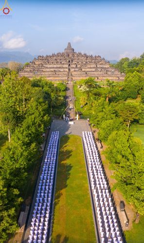 ภาพ No.103028:พิธีวันทาเจดีย์ พิธีเวียนประทักษิณ ธรรมทายาทชาวอินโดนีเซียกว่า 1,000 คน ณ มหาเจดีย์บุโรพุทโธ ประเทศอินโดนีเซีย ในวันที่ 19 ธันวาคม พ.ศ. 2566