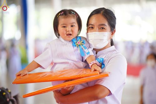 ภาพ No.99758:พิธีทอดผ้าป่า ต้นสมบัติจักรพรรดิ ในวันอาทิตย์ที่ 3 ธันวาคม พ.ศ. 2566 ณ สภาธรรมกายสากล วัดพระธรรมกาย จ.ปทุมธานี