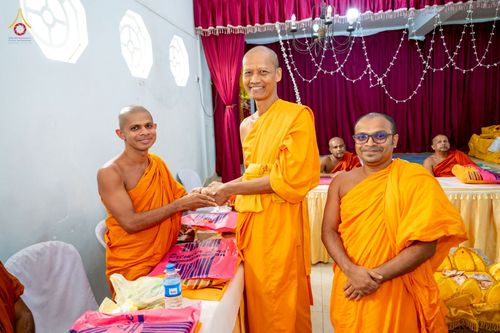 ภาพ No.266616:วันที่ 25 ตุลาคม พ.ศ. 2568 พิธีทอดกฐินสมทบ วัดกัลยาณมิตรต่างประเทศ  บูชาธรรม 81 ปี หลวงพ่อธัมมชโย ณ วัดธรรมวัฒนา รามายา  เมืองมาตะเล ประเทศศรีลังกา 
