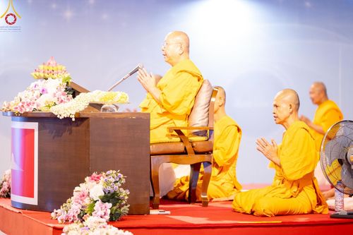 ภาพ No.160959:พิธีฉลองชัยสวดมนต์บทธัมมจักกัปปวัตนสูตร ครบ 6,788,140,140 จบ ณ มหารัตนวิหารคด วัดพระธรรมกาย วันที่ 10 ตุลาคม พศ. 2567