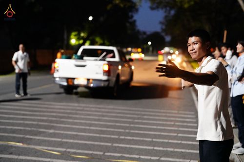 ภาพ No.88661:คณะสงฆ์ เจ้าหน้าที่ และสาธุชน ทุ่มเทแรงกายแรงใจเตรียมงาน เพื่องานวันครูผู้ค้นพบวิชชาธรรมกาย ตั้งแต่วันที่ 20 กันยายน พ.ศ. 2566