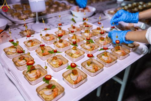 ภาพ No.111818:พิธีถวายภัตตาหารเป็นสังฆทาน แด่คณะพระธรรมยาตราฯ ในโครงการธรรมยาตรา กตัญญูบูชา มหาปูชนียาจารย์ พระมงคลเทพมุนี(สด จนฺทสโร) พระผู้ปราบมาร อนุสรณ์สถาน 7 แห่ง ปีที่ 12 วันที่ 14 มกราคม พ.ศ. 2567 ณ อนุสรณ์สถานมหาวิหารพระมงคลเทพมุนี  (โลตัสแลนด์) อ.สองพี่น้อง จ