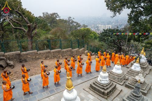 ภาพ No.132506:สามเณรเนปาล บิณฑบาต ย่านทาเมล เมืองกาฐมาณฑุ และเมืองปาฏัน ในโครงการบรรพชา 1,250 รูป ประเทศเนปาล วันที่ 20 มีนาคม พ.ศ. 2567