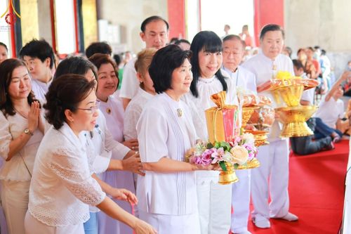 ภาพ No.172425:พิธีทอดกฐิน ณ วัดโพธิ์เรียง แขวงบ้านช่างหล่อ เขตบางกอกน้อย กรุงเทพฯ ในโครงการกฐินสามัคคีทั่วไทย 30,000 วัด บูชาธรรม 80 ปี หลวงพ่อธัมมชโย โดยคณะศิษยานุศิษย์วัดพระธรรมกาย วันที่ 20 ตุลาคม พ.ศ. 2567