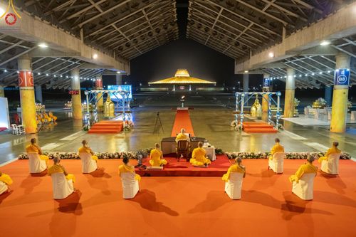 ภาพ No.198540:พิธีฉลองชัยสวดมนต์บทธัมมจักกัปปวัตนสูตร 7,051,919,116 จบ เนื่องในวันคล้ายวันเกิด 116 ปี คุณยายอาจารย์มหารัตนอุบาสิกาจันทร์ ขนนกยูง วันอาทิตย์ที่ 19 มกราคม พ.ศ. 2568 ณ มหารัตนวิหารคด วัดพระธรรมกาย จ.ปทุมธานี