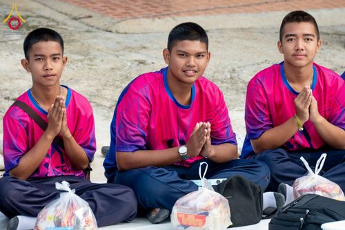 ภาพ No.143980:พิธีถวายสังฆทานแด่คณะสงฆ์ 323 วัด  ปีที่ 20 ครั้งที่  171 พิธีมอบกองทุนหนุนแรงใจช่วยครูใต้  ปีที่ 17 ครั้งที่ 136  และพิธีทำบุญอุทิศส่วนกุศลให้ผู้วายชนม์ในเหตุการณ์ไม่สงบ 4 จังหวัดชายแดนภาคใต้(ปัตตานี ยะลา นราธิวาส สงขลา) วันเสาร์ที่ 13 กรกฎาคม พ.ศ. 2567