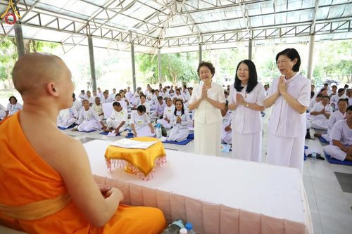 ภาพ No.152381:พิธีมอบสไบแก้ว โครงการอบรมอุบาสิกาแก้วจังหวัดบุรีรัมย์รุ่นที่ 1 วันที่ 6-8 กันยายน พ.ศ. 2567