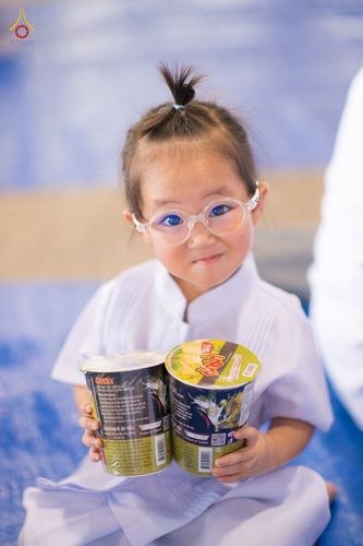 ภาพ No.80796:พิธีตักบาตร , พิธีบูชาข้าวพระในวันอาทิตย์ต้นเดือน วันที่ 7 พฤษภาคม พ.ศ. 2566 ณ วัดพระธรรมกาย