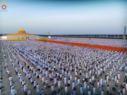 ภาพ No.204476:พิธีจุดประทีปถวายเป็นพุทธบูชา และบูชาธรรมมหาปูชนียาจารย์ ณ วัดพระธรรมกาย ตำบลคลองสาม อำเภอคลองหลวง จังหวัดปทุมธานี ในโครงการธรรมยาตรา กตัญญูบูชา มหาปูชนียาจารย์ พระมงคลเทพมุนี(สด จนฺทสโร) พระผู้ปราบมาร ปีที่ 13 วันที่ 31 มกราคม พ.ศ. 2568