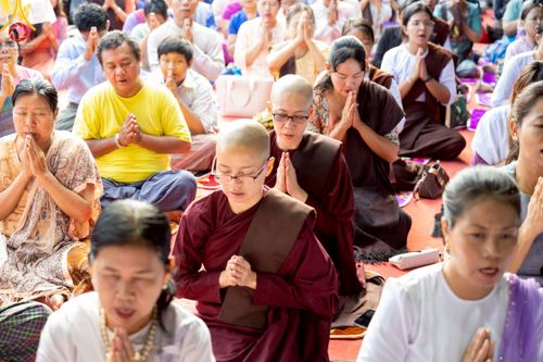 ภาพ No.220072:วันพุธที่ 16 เมษายน พ.ศ. 2568 วัดพระธรรมกายถวายมหาสังฆทาน มอบสิ่งของและทุนทรัพย์กว่า 4 ล้านบาท บรรเทาทุกข์ 181 วัดแผ่นดินไหวเมียนมา