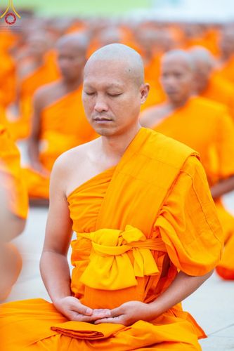 ภาพ No.182104:พระธรรมทายาทร่วมปฎิบัติธรรม รับฟังโอวาทจากหลวงพ่อทัตตชีโว และถ่ายภาพหมู่ประวัติศาสตร์ ณ ลานธรรมพระมหาธรรมกายเจดีย์  วัดพระธรรมกาย ในโครงการอุปสมบท บูชาธรรมมหาปูชนียาจารย์ วันที่ 13 ธันวาคม พ.ศ. 2567