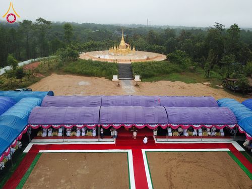 ภาพ No.174068:พิธีวางศิลาฤกษ์มหาสมบัติ โปรยรัตนชาติบ่อมงคลเศรษฐี ติดแผ่นทอง ลูกนิมิต - ช่อฟ้า เพื่อสถาปนาสร้างอุโบสถ บูชาธรรม 80 ปีหลวงพ่อธัมมชโย ณ วัดทุ่งเจริญธรรม อ.อมก๋อย จ.เชียงใหม่ วันที่ 8 พฤศจิกายน พ.ศ. 2567