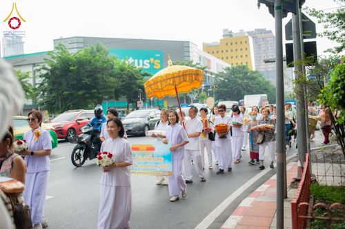 ภาพ No.178517:พิธีทอดกฐิน ณ วัดดวงแข แขวงรองเมือง เขตปทุมวัน กรุงเทพฯ ในโครงการทอดกฐินสามัคคีทั่วไทย 30,000 วัด บูชาธรรม 80 ปี หลวงพ่อธัมมชโย โดยคณะศิษยานุศิษย์วัดพระธรรมกาย วันที่ 15 พฤศจิกายน พ.ศ. 2567