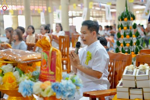 ภาพ No.168602:พิธีทอดกฐิน ณ วัดส่องคบ จ.ชัยนาท ในโครงการกฐินสามัคคีทั่วไทย 30,000 วัด บูชาธรรม 80 ปี หลวงพ่อธัมมชโย โดยคณะศิษยานุศิษย์วัดพระธรรมกาย วันที่ 20 ตุลาคม พ.ศ. 2567