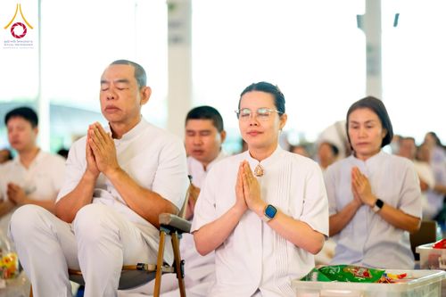 ภาพ No.256739:วันที่ 5 ตุลาคม พ.ศ. 2568 พิธีตักบาตร ข้าวสารอาหารแห้ง ณ บ้านแก้วเรือนทองคุณยายฯ สภาธรรมกายสากล วัดพระธรรมกาย