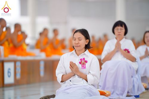 ภาพ No.268275:วันที่ 8 พฤศจิกายน พ.ศ. 2568 พิธีถวายภัตตาหารเมนูสวรรค์ เพื่อการบรรลุธรรม ณ หอฉันคุณยายอาจารย์ฯ วัดพระธรรมกาย