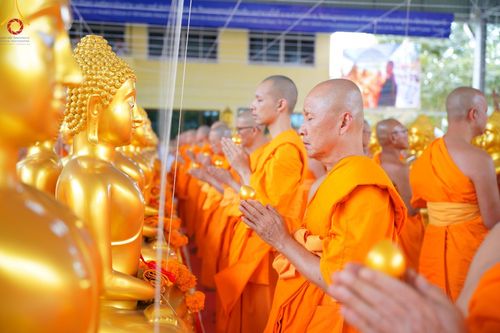 ภาพ No.186386:พิธีบรรจุพระบรมสารีริกธาตุ และพิธีพุทธาภิเษกองค์พระประธาน 150 องค์  ส่งประดิษฐาน ณ ดินแดนพุทธภูมิ อินเดีย-เนปาล ณ วัดประยูรธรรมาราม อ.ลำลูกกา จ.ปทุมธานี วันอาทิตย์ที่ 15 ธันวาคม พ.ศ. 2567