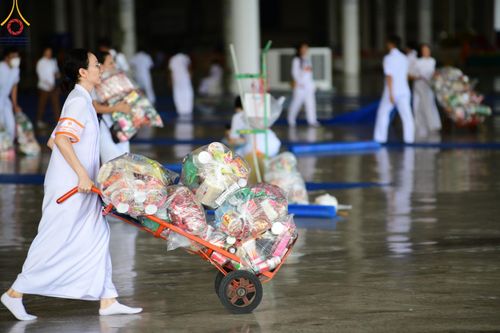 ภาพ No.150551:V.44 เพื่อพ่อ ภาพเตรียมงาน ปฎิบัติงาน ของเจ้าหน้าที่ อาสาสมัคร ทุกสถานะ เพื่อความสำเร็จ ในงานวันธรรมชัย วันอังคารที่ 27 สิงหาคม พ.ศ. 2567