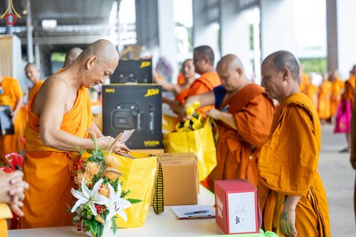 ภาพ No.146751:การต้อนรับพระสังฆาธิการ 2,000 กว่าวัดทั่วประเทศ และพิธีบูชาข้าวพระ เนื่องในวันสมาธิโลก วันอาทิตย์ที่ 4 สิงหาคม พ.ศ. 2567 ณ สภาธรรมกายสากล วัดพระธรรมกาย