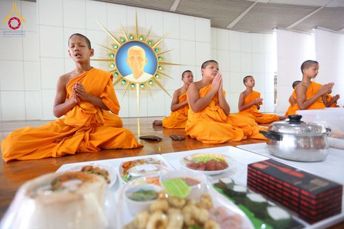 ภาพ No.210583:วันเสาร์ที่ 8 มีนาคม พ.ศ. 2568 พิธีสวดพระพุทธมนต์ และถวายภัตตาหารเมนูสวรรค์แด่พระภิกษุ สามเณร ณ หอฉันคุณยายอาจารย์ฯ วัดพระธรรมกาย