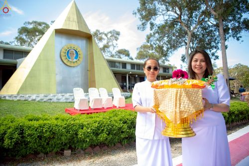 ภาพ No.260570:วันอาทิตย์ที่ 19 ตุลาคม พ.ศ. 2568 พิธีทอดกฐินสามัคคี ณ วัดพระธรรมกายซิดนีย์ ประเทศออสเตรเลีย  เพื่อสร้างอาคารปฏิบัติธรรม “คุณยายอาจารย์มหารัตนอุบาสิกาจันทร์ ขนนกยูง”