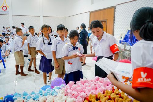 ภาพ No.105084:วันรวมพลังเด็กดี V-star ผู้นำฟื้นฟูศีลธรรมโลก จังหวัดภูเก็ต วันที่ 19 ธันวาคม พ.ศ. 2566 ณ โรงเรียนเมืองถลาง จ.ภูเก็ต