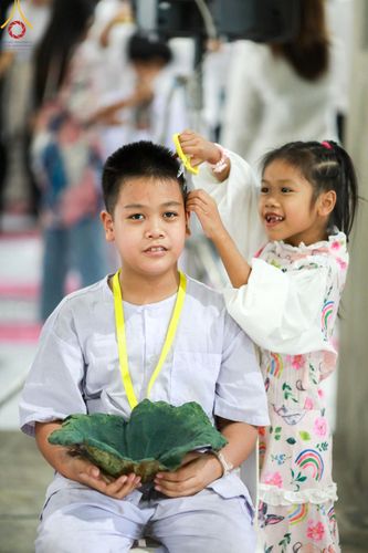 ภาพ No.132830:พิธีตัดปอยผม โครงการสามเณรฟื้นฟูพระพุทธศาสนาทั่วไทย ณ มหารัตนวิหารคด26 วัดพระธรรมกาย วันอาทิตย์ที่ 31 มีนาคม พ.ศ. 2567
