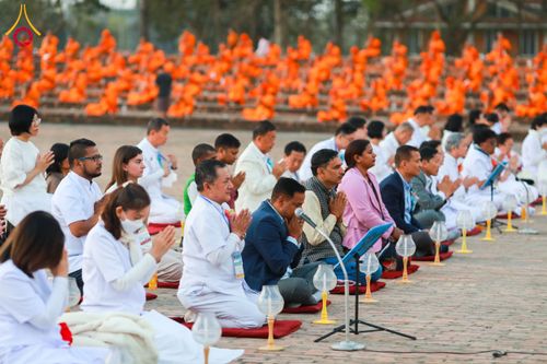 ภาพ No.130591:พิธีจุดโคมประทีปถวายเป็นพุทธบูชา ในโครงการบรรพชา 1,250 รูป ณ มหาวิหารมายาเทวี แดนประสูติ สวนลุมพินี ประเทศเนปาล วันที่ 9 มีนาคม พ.ศ. 2567