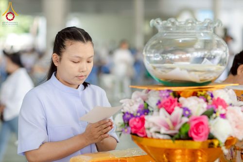 ภาพ No.265881:วันพุธที่ 5 พฤศจิกายน พ.ศ. 2568 (วันพระ ขึ้น 15 ค่ำ เดือน 12) พิธีบุพเปตพลี ครั้งที่ 172 ร่วมอุทิศบุญแด่หมู่ญาติที่ล่วงลับไปแล้ว และสืบทอดอายุพระพุทธศาสนา ณ หอฉันคุณยายอาจารย์ฯ วัดพระธรรมกาย