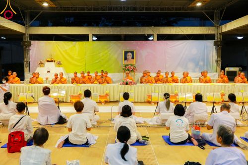 ภาพ No.110974:พิธีถวายภัตตาหารเป็นสังฆทาน แด่คณะพระธรรมยาตราฯ ในโครงการธรรมยาตรา กตัญญูบูชา มหาปูชนียาจารย์ พระมงคลเทพมุนี(สด จนฺทสโร) พระผู้ปราบมาร อนุสรณ์สถาน 7 แห่ง ปีที่ 12 วันที่ 13 มกราคม พ.ศ. 2567 ณ อนุสรณ์สถานมหาวิหารพระมงคลเทพมุนี  (โลตัสแลนด์) อ.สองพี่น้อง จ