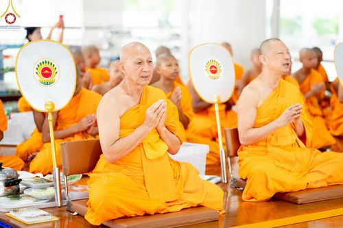 ภาพ No.220667:วันเสาร์ที่ 26 เมษายน พ.ศ.2568 (วันพระ แรม 15 ค่ำ เดือน 5) พิธีถวายภัตตาหารเมนูสวรรค์ "เพื่อการบรรลุธรรม" และ พิธีบุพเปตพลี ครั้งที่ 163 ร่วมอุทิศบุญแด่หมู่ญาติที่ล่วงลับไปแล้ว และสืบทอดอายุพระพุทธศาสนา ณ หอฉันคุณยายอาจารย์ฯ วัดพระธรรมกาย