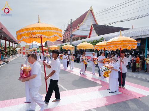 ภาพ No.170703:พิธีทอดกฐิน ณ วัดมงคลพุการาม ปทุมธานี ในโครงการกฐินสามัคคีทั่วไทย 30,000 วัด บูชาธรรม 80 ปี หลวงพ่อธัมมชโย โดยคณะศิษยานุศิษย์วัดพระธรรมกาย วันที่ 27 ตุลาคม พ.ศ. 2567