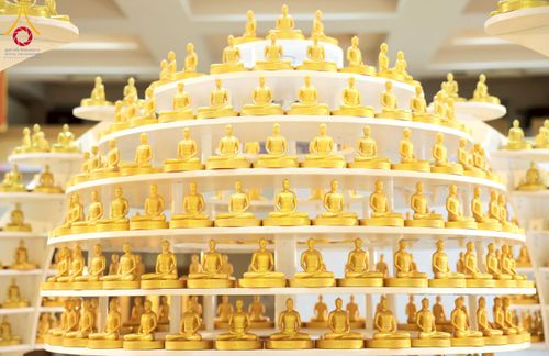 ภาพ No.213403:วันอาทิตย์ที่ 16 มีนาคม พ.ศ. 2568 พิธีบุพเปตพลี, ถวายภัตตาหาร, ปล่อยปลา วัดพระธรรมกายคานากาว่า ประเทศญี่ปุ่น