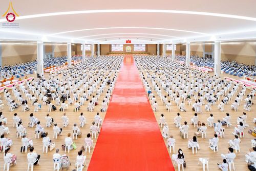 ภาพ No.239537:วันอาทิตย์ที่ 17 สิงหาคม พ.ศ. 2568 พิธีถวายคิลานเภสัช และอุปกรณ์ทางการแพทย์ แด่คณะสงฆ์ เนื่องในวันธรรมชัย ณ ห้องแก้วสารพัดนึก 2 สภาธรรมกายสากล วัดพระธรรมกาย