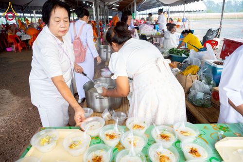 ภาพ No.230124:วันเสาร์ที่ 28 มิถุนายน พ.ศ. 2568 พิธีถวายสังฆทาน 323 วัด 4 จังหวัดชายแดนใต้ ปีที่ 21 ครั้งที่ 178 พิธีมอบกองทุนหนุนแรงใจช่วยครูใต้ ปีที่ 18 ครั้งที่ 142 ณ ศูนย์อบรมเยาวชนจังหวัดปัตตานี