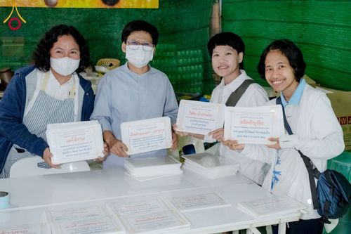 ภาพ No.196327:พิธีถวายภัตตาหารเป็นสังฆทาน แด่พระธรรมยาตรา ณ วัดโบสถ์(บน) ตำบลบางคูเวียง อำเภอบางกรวย จังหวัดนนทบุรี ในโครงการธรรมยาตรา กตัญญูบูชา มหาปูชนียาจารย์ พระมงคลเทพมุนี(สด จนฺทสโร) พระผู้ปราบมาร อนุสรณ์สถาน 7 แห่ง ปีที่ 13 วันที่ 17 มกราคม พ.ศ. 2568