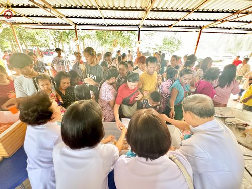 ภาพ No.170080:พิธีทอดกฐิน ณ วัดทุ่งวิจิตร อ.นาดี จ.ปราจีนบุรี ในโครงการกฐินสามัคคีทั่วไทย 30,000 วัด บูชาธรรม 80 ปี หลวงพ่อธัมมชโย โดยคณะศิษยานุศิษย์วัดพระธรรมกาย วันที่ 27 ตุลาคม พ.ศ. 2567