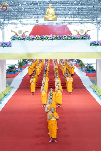ภาพ No.153165:พิธีมุทิตาสักการะ พระภิกษุ-สามเณร ผู้สอบไล่ได้เปรียญธรรม ประโยค 1-2 ถึงประโยค ป.ธ.9 และบาลีศึกษา ประโยค1-2 ถึง บ.ศ.9 , พิธีมอบดวงแก้วสามเณรผู้ทรงบาลีไวยากรณ์ วัดพระธรรมกาย และ ศูนย์ส่งเสริมศีลธรรมในประเทศและต่างประเทศ วันอาทิตย์ที่ 8 กันยายน พ.ศ.2567