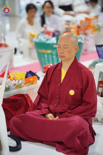 ภาพ No.144251:พิธีตักบาตรพระใหม่  โครงการบรรพชาอุปสมบทหมู่ ธรรมทายาทนานาชาติ (ภาษาจีน) ณ อาคารโถงช้าง วัดพระธรรมกาย วันอาทิตย์ที่ 14 กรกฎาคม พ.ศ. 2567