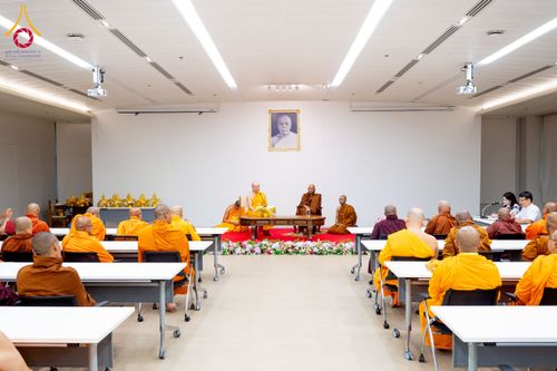 ภาพ No.222345:วันที่ 21 เมษายน พ.ศ. 2568 หลวงพ่อทัตตชีโวต้อนรับคณะสงฆ์ WAB ณ อาคาร 100 ปี คุณยายมหารัตนอุบาสิกาจันทร์ ขนนกยูง วัดพระธรรมกาย